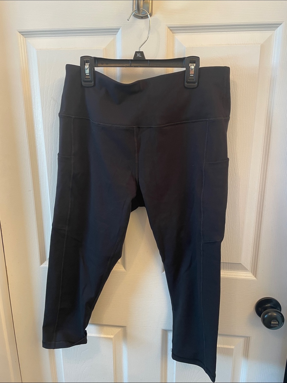 High-Rise Black Capri Leggings with Side Phone Pockets